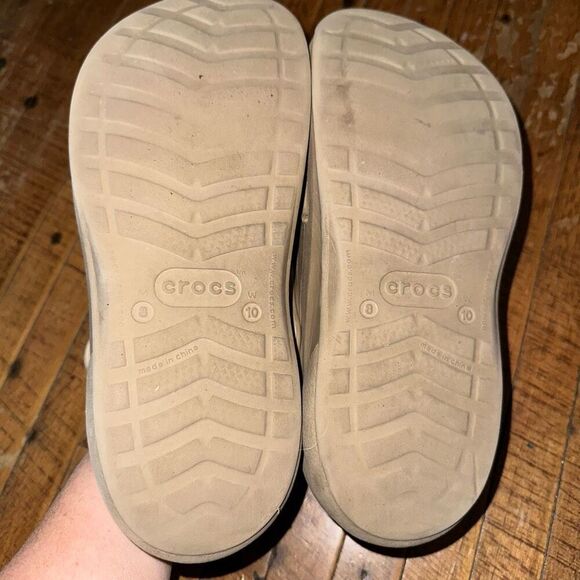 Crocs tan closed toe washable 8/10 rubber slip on clogs - Picture 2 of 6